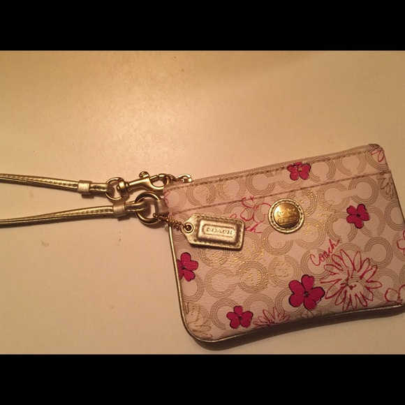 Coach Handbags - Coach poppy wristlet !